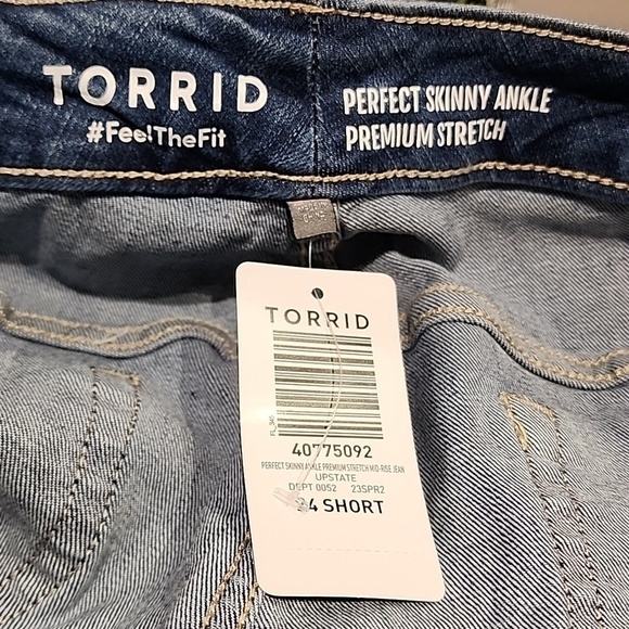 Torrid - 24 Short, Perfect Skinny Ankle Stretch Mid-Rise Jean in "Upstate" Blue  - Picture 7 of 13